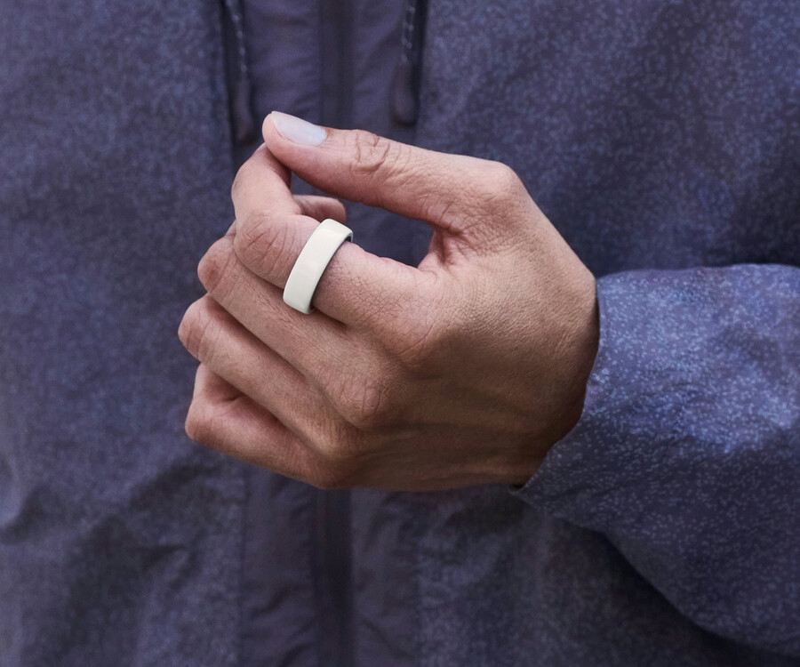 oura ring 4 ceramic blütenblatt