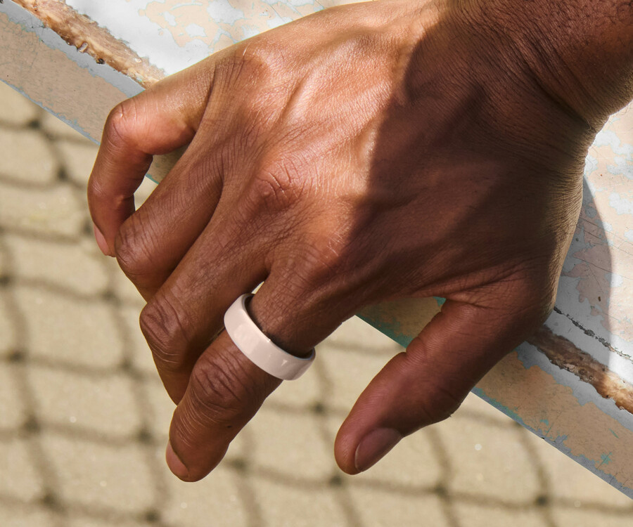 oura ring 4 ceramic blütenblatt